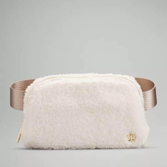 lululemon athletica Handbags - Lululemon Everywhere Belt Bag Fleece
